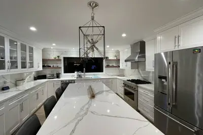 Image de Upgraded Home with 2 Master Suites & Heated Pool Near Downtown Delray Beach