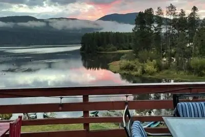 Image de Billion $ view/Huge Lake front w/canoes incl. , Billion $ View-lakefront canoes incl.