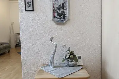 Image de Geräumiges Doppelzimmer mit Bad und Tee/kaffeeecke, Schlafcouch, Zentral Gelegen