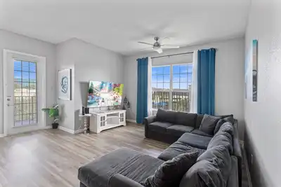 Image de Arcades * Top floor * Smart Tv's * near Universal!