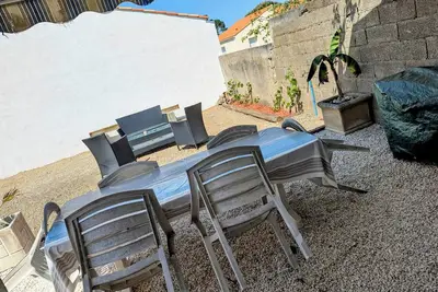 Image de Le P'tit Canot | Au cœur de Brem | Parking et cour privée