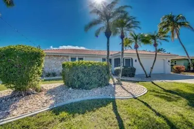 Image de A spacious 3-bedroom retreat in sunny Cape Coral.