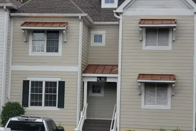 Image de King's Creek Townhome 1: Sleeps 6. Welcoming, spacious, perfect location!