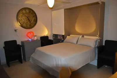 Image de Cozy one-bedroom apartment with attention to detail in quiet setting
