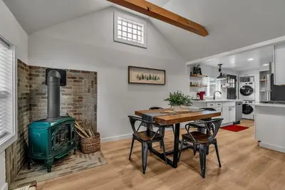 Image de Pet-Friendly Cozy Midtown Cabin Retreat