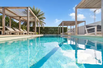 Image de 2 min to Palm Beach * Pool * Bbq * Patio