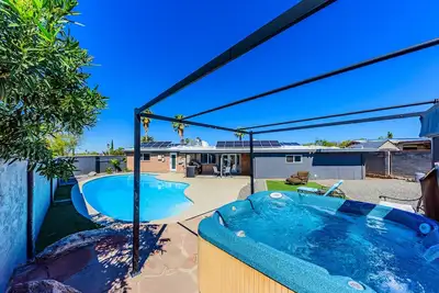 Image de EastTucson_ Entire Home_Casa Hermosa_ Private_ Quiet_ Pool & Hot tub