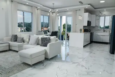Image de Luxurious Modern Penthouse in Kingston Jamaica Walking Distance To Attractions