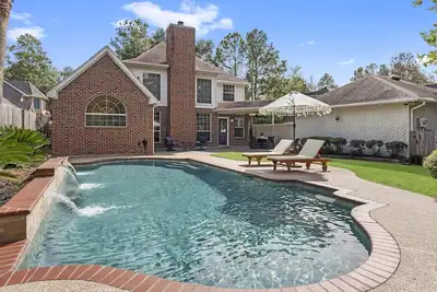 Image de The Woodlands Hideaway Home - Piscine privée et animaux acceptés!