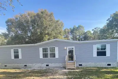Image de New Southport house 4 miles from beach and town.