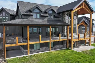 Image de Fun Large cabin in gated community near bear lake.