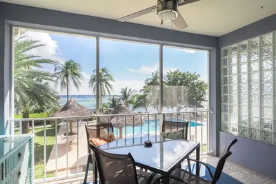 Image de Ocean front 2 bedroom condo with pool