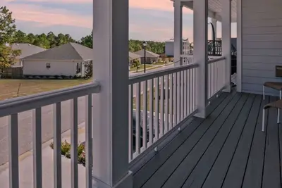Image de Gone Coastal • Sleeps 8 • Near Beach • Pool