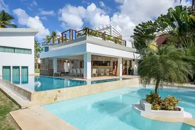 Luxury 5 Bedroom Staffed & Serviced Villa on Beachfront Community of Cap Bonita