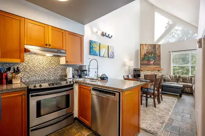 Image de Bright 2 bedroom + loft suite in the Wildwood Lodge!