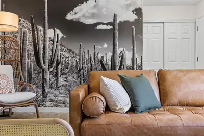 Image de Scott Pad - Remodeled space, centrally located, large pool!