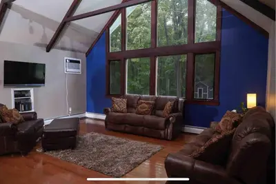 Image de Catskill Hidden Getaway with amazing great room, views, and room for everyone!