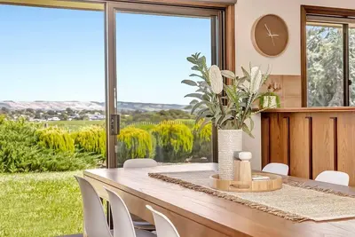 Image de Olivers Homestead An Idyllic Vineyard Retreat