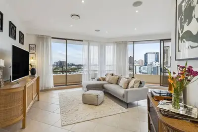 Image de Skyhigh Apt w City Views, Pool, Gym & 2 Carparks