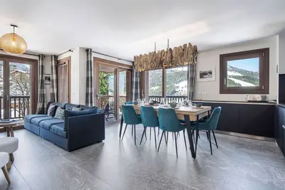 Image de Appartement 4 adultes-2 enfants, proche pistes, 3 ch, cheminée, parking, Courchevel Moriond