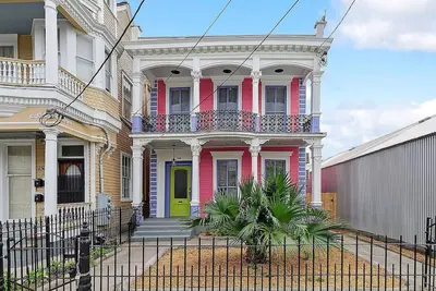 Image de 🌸 The Pink Palace | Luxury Meets Nola Vibes 🌸