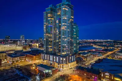 Image de 🏙️ Top-Rated! 35th-Fl • Mtn + Dt Views • Free Banff Pass + Parking + Wine