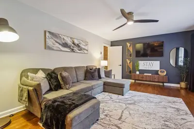 Image de Smyrna's Slice of Heaven! Spacious 4br Near Lakes