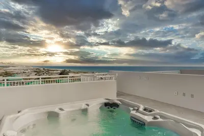 Image de Destin West Villa Ph04 ~ Penthouse w /Hot Tub on Private Rooftop Terrace ~ Beach Views!
