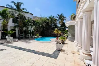 Image de Homevilla - Lugnt 9br hus 5 min FrĂĄn Stranden