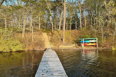 Image de Relax in a tranquil log home on direct lake front property. The Hermitage awaits