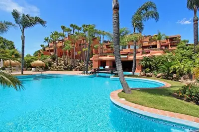 Image de Luxurious apartment in 5* La Alazmbra, 5 min walk to beach, Sea & Puerto Banus.
