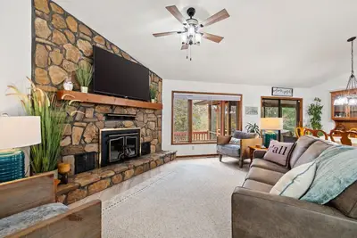 Image de Perfect retreat for quiet, but close to all the fun!