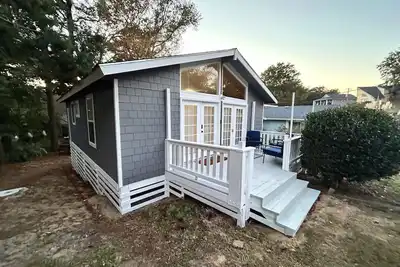 Image de Sail Cove - Charming Colington Cottage - Pet Friendly! !