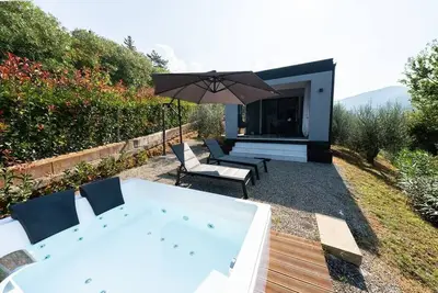 Beautiful Suite with lots of privacy and private hot tub