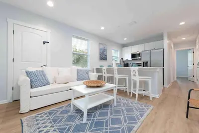 Image de Beautiful coastal condo - walk to the beach!