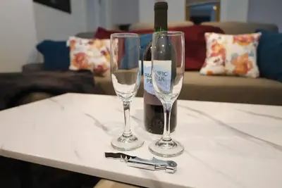 Image de Upscale Dwelling-Spacious2BD-Free Wine-Yale
