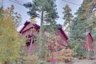 Image de Big Bear Lake Home w/ Sauna, Grill, & Hot Tub!