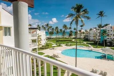 Image de Ocean View Penthouse, private beach, pools, Playa Turquesa