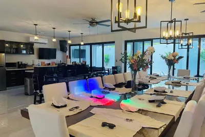 Image de 13 Room All-Inclusive Mega Luxury House - Vip - Gym - Shuttle - Beach - Elevator