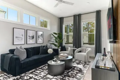 Image de The Cove on the belt! Luxury townhouse, central to all attractions in the city.