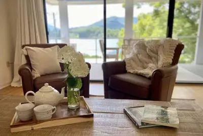 Image de Stunning Lake & Mountain Views: A perfect getaway!