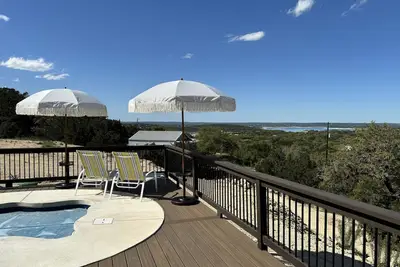 Image de Eden Vista - Lake views with private heated pool!