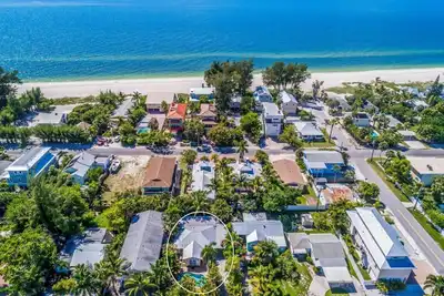 Image de Seashell Shack! Fall rate drop! 1 block to beach!