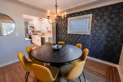 Image de Multigenerational families, work groups, friends, gather a block from Greenlake!