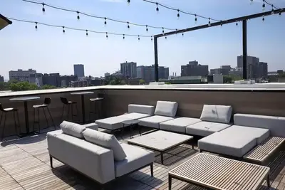 Image de Luxury Spacious SkyLine View-Parking-Free Wine