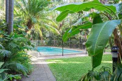 Image de Central and Secluded Potts Point Paradise with Pool
