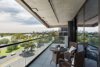 Image de Lakeside Lookout Modern Living with Majestic Views