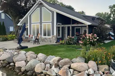 Image de Family-Friendly Lakefront Home with Hot Tub and Kayaks