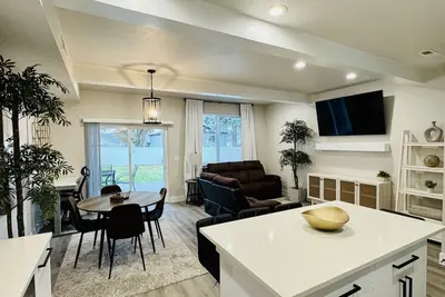 Image de Modern Getaway located in Central Spokane with great amenities!