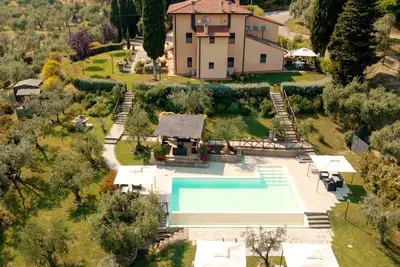 Image de Bel appartement avec piscine, climatisation, Wifi, Tv, balcon, parking, près de San Gimignano